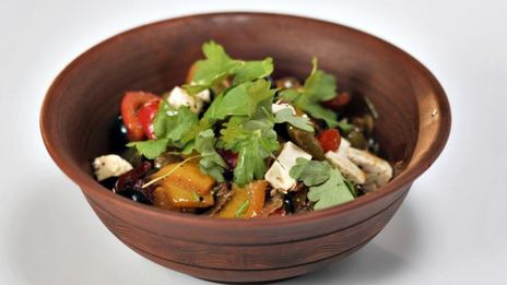 рагу из болгарского перца с сыром и оливками