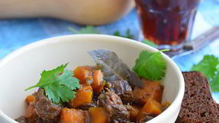 Рагу из говядины с тыквой в темном пиве