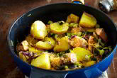 Рагу из молодого картофеля с лососем и цукини