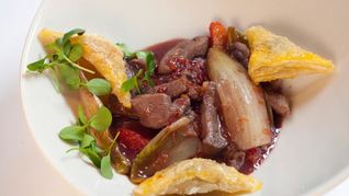 Рагу из утки с апельсинами и слоеные закуски