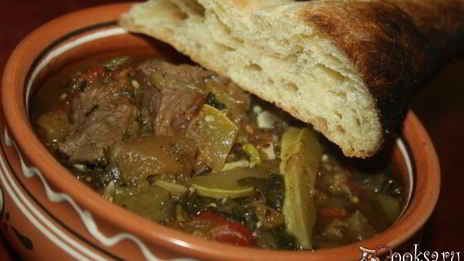 рагу с говядиной и овощами, запеченными на мангале