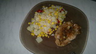 Рисовое рагу с овощами и запеченное бедро индейки в панировке из ржаной муки