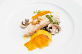 Тюрбо с пеной из сладкого картофеля и фрикасе из шампиньонов