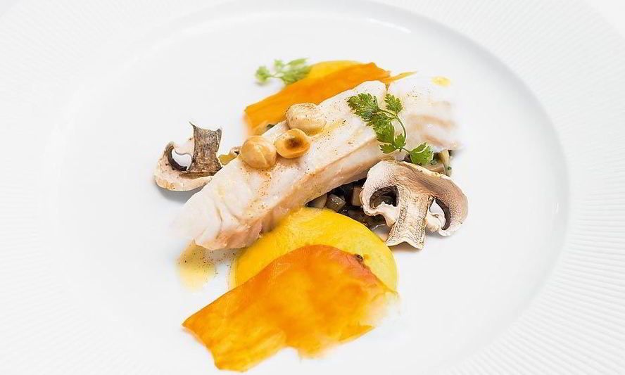 Рецепт тюрбо с пеной из сладкого картофеля и фрикасе из шампиньонов