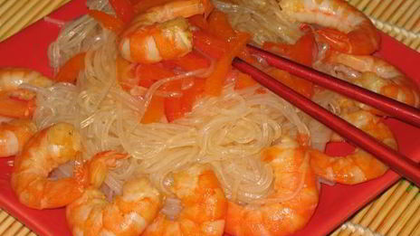 рисовая лапша с овощами и креветками