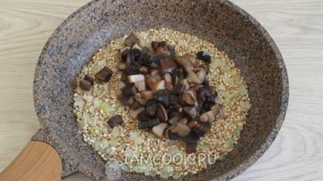 ризотто из перловки с грибами