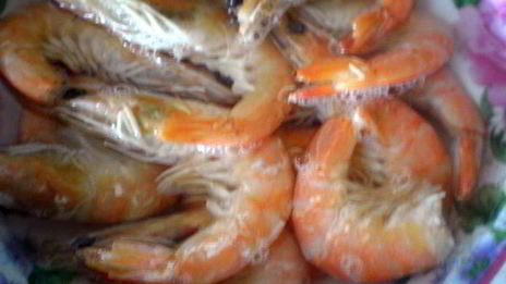 дорада, фаршированная креветками