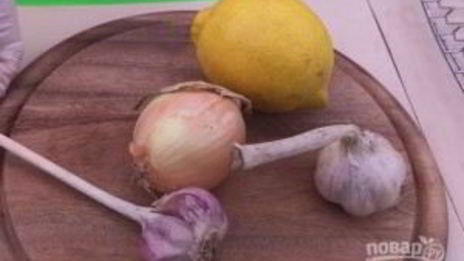 форель на мангале в лимонно-чесночном маринаде