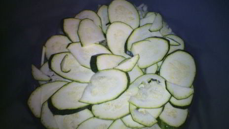 форель с овощами и каперсами в пикантном соусе