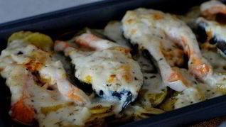 Форель в чесночном соусе на картофеле