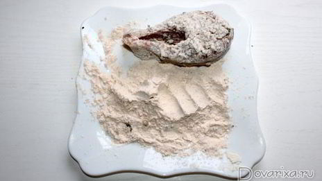 форель, жаренная с петрушкой и луком