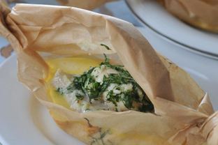 Гребешки и палтус с чесночно-сливочным соусом