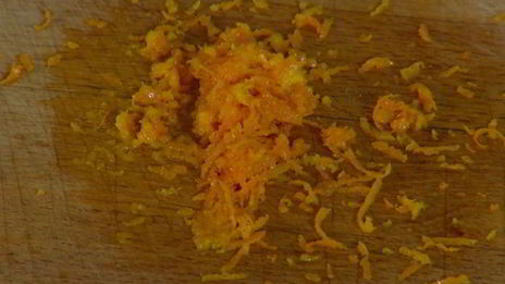 кальмары, фаршированные каперсами, анчоусами и петрушкой