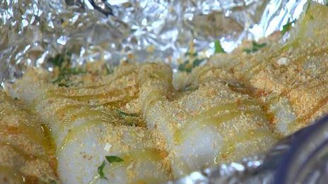 кальмары, фаршированные каперсами, анчоусами и петрушкой