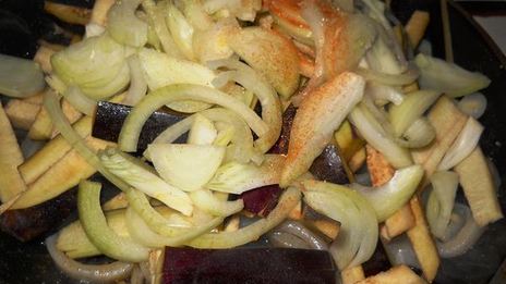 кальмары тушеные с овощами