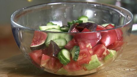 карп с запеченной морковью и салатом