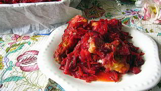 Хек под свекольным маринадом