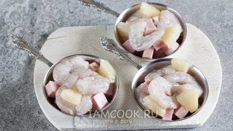 креветки с ананасами и ветчиной в духовке