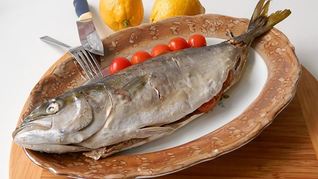 Лакедра запеченная с помидорами черри