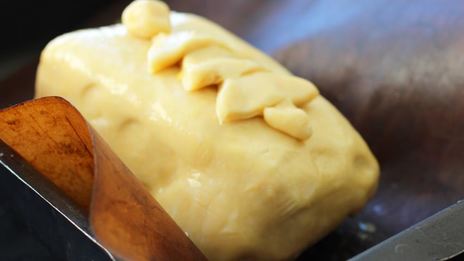 лосось в песочном тесте с ароматным маслом