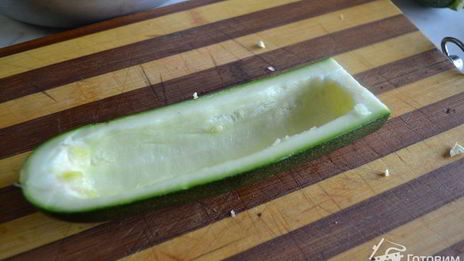 рулетики из сибаса, с фаршированным цукини, черным рисом