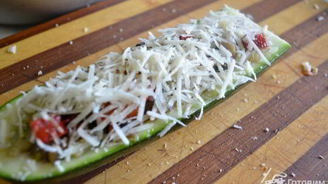 рулетики из сибаса, с фаршированным цукини, черным рисом