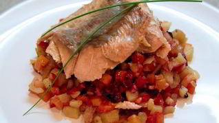 Рыба с овощами, запеченная в фольге