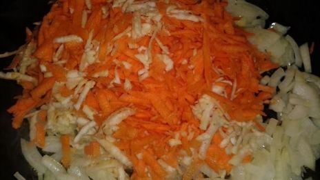 рыба среди овощей