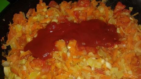 рыба среди овощей