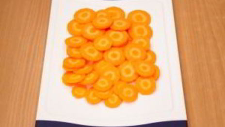 рыба, тушенная с овощами в фольге