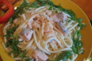 Семга с креветками в сливочном соусе