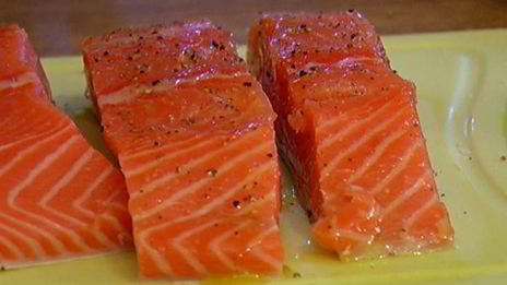 семга с соусом ромеско