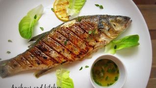Сибас на гриле с чесночно-лимонным маслом
