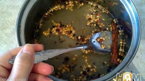 скумбрия в очень пряном маринаде и луковой шубке