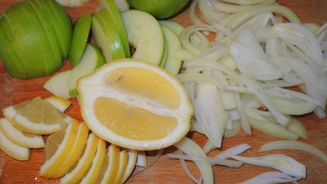 скумбрия, запеченая с яблоками