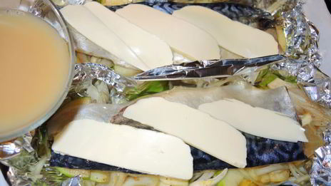 скумбрия, запеченая с яблоками