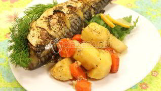 Скумбрия запеченная в рукаве с овощами