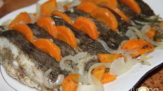 Сом, запеченный в фольге