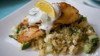 Тилапия с квиноа и огурцом