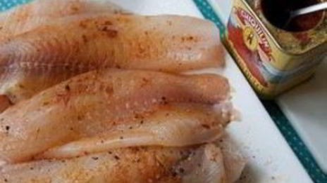 тилапия с квиноа и огурцом