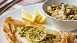 Тилапия в конверте с песто из петрушки и фисташек