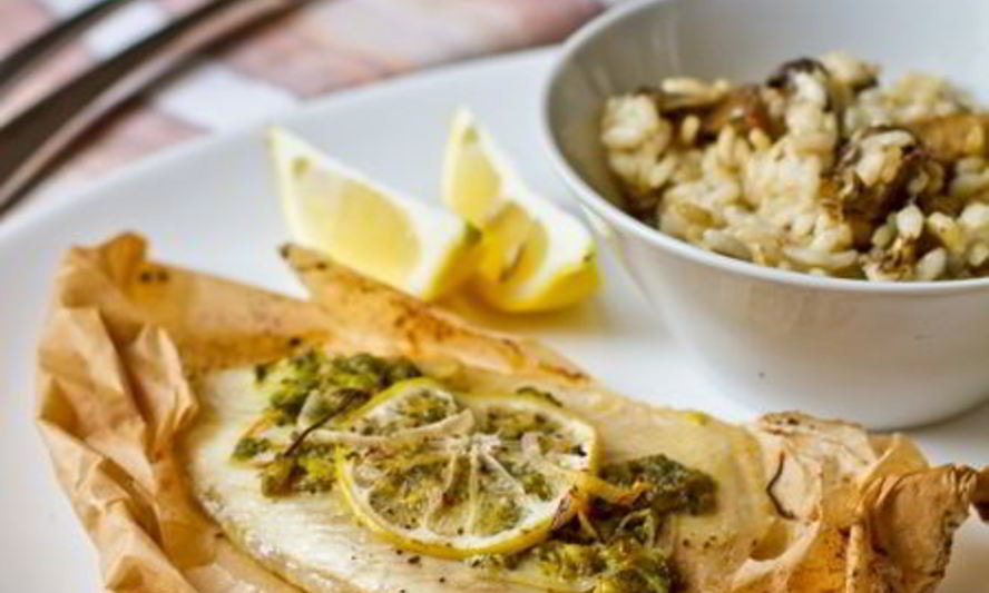 Рецепт тилапии в конверте с песто из петрушки и фисташек