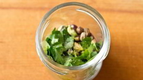 тилапия в конверте с песто из петрушки и фисташек