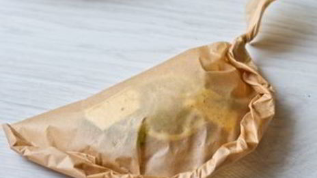 тилапия в конверте с песто из петрушки и фисташек