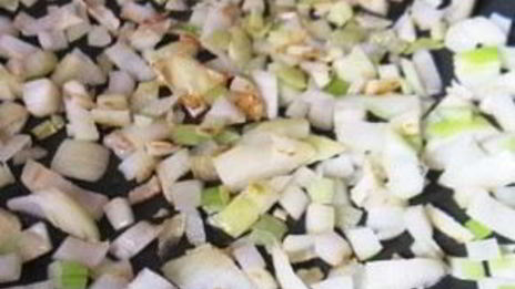 тунец под соусом из болгарских перцев