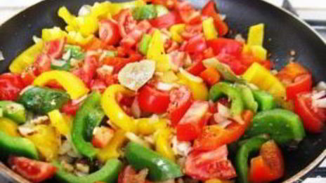 тунец под соусом из болгарских перцев