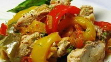 тунец под соусом из болгарских перцев