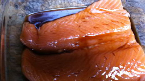 запеченная красная рыба с креветками