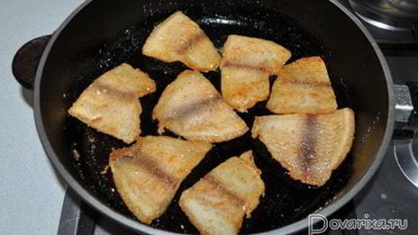 жареная рыба в кукурузной муке со специями