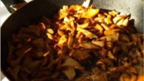 жареные лисички с луком